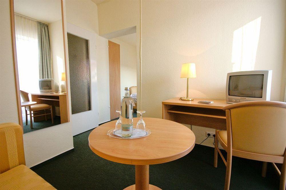 Hotel Wiking كيل المظهر الخارجي الصورة