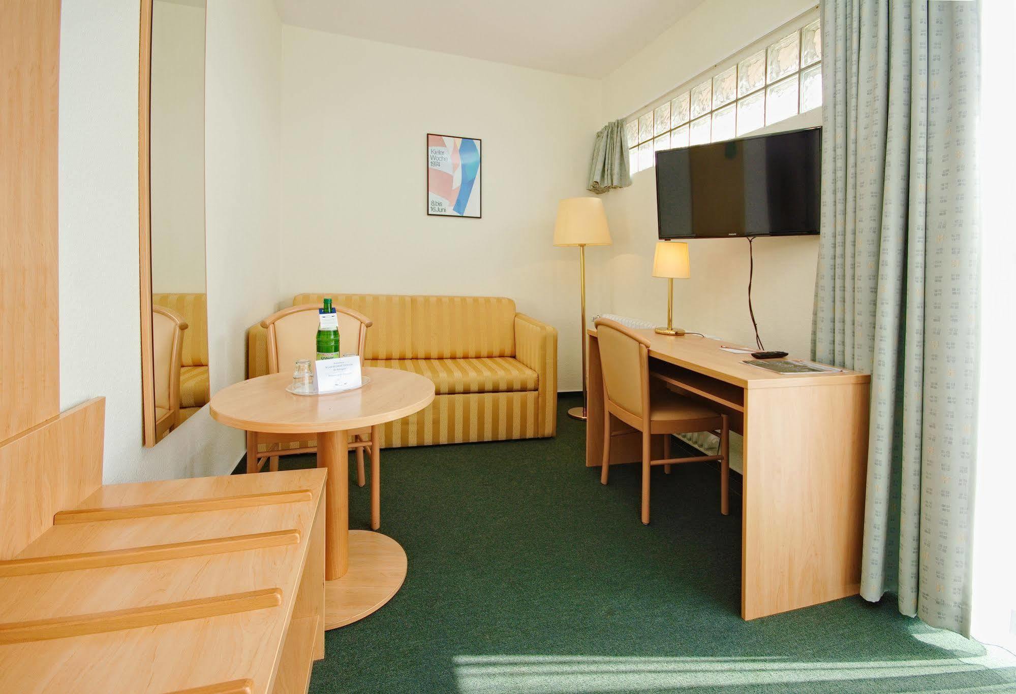 Hotel Wiking كيل المظهر الخارجي الصورة