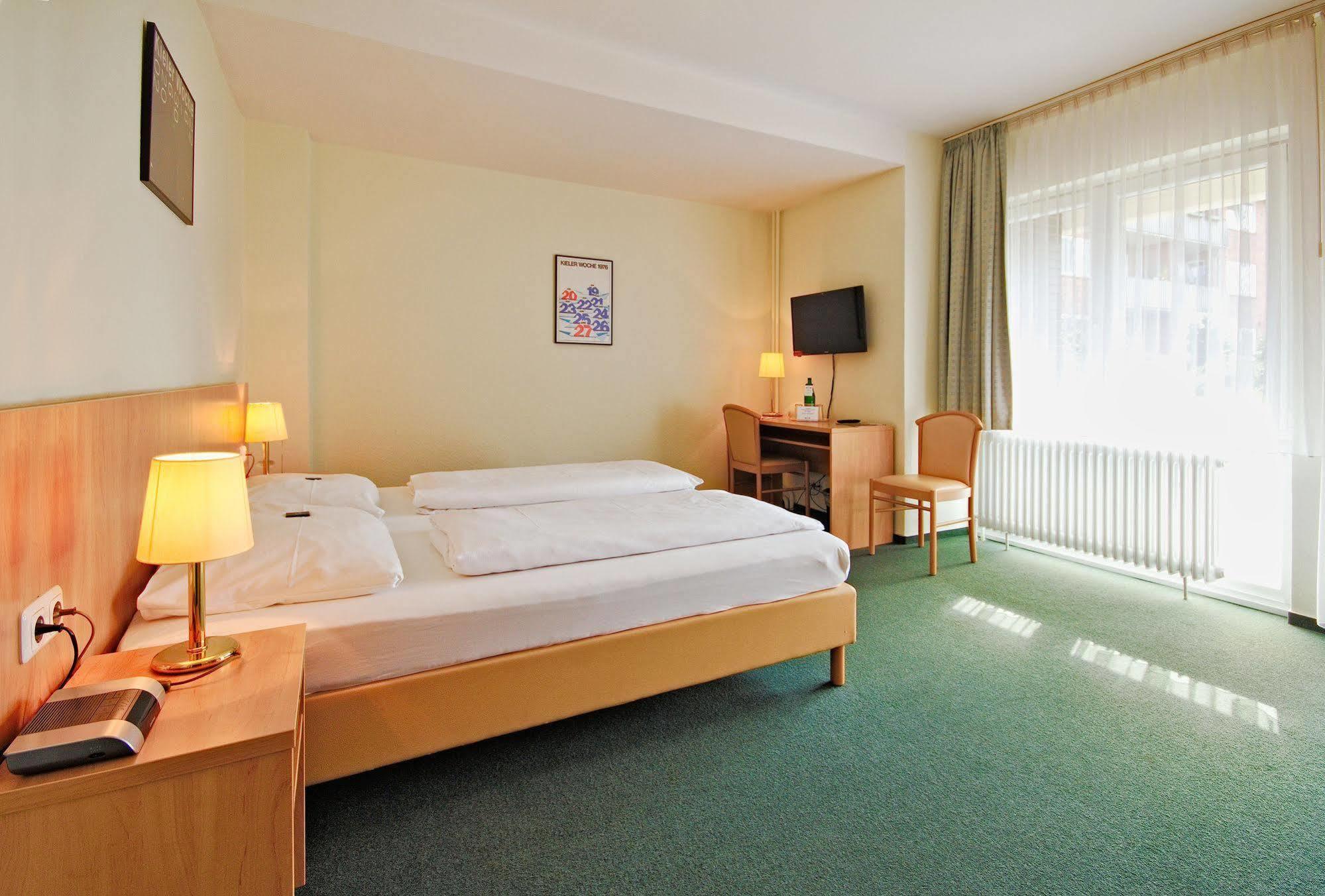 Hotel Wiking كيل المظهر الخارجي الصورة